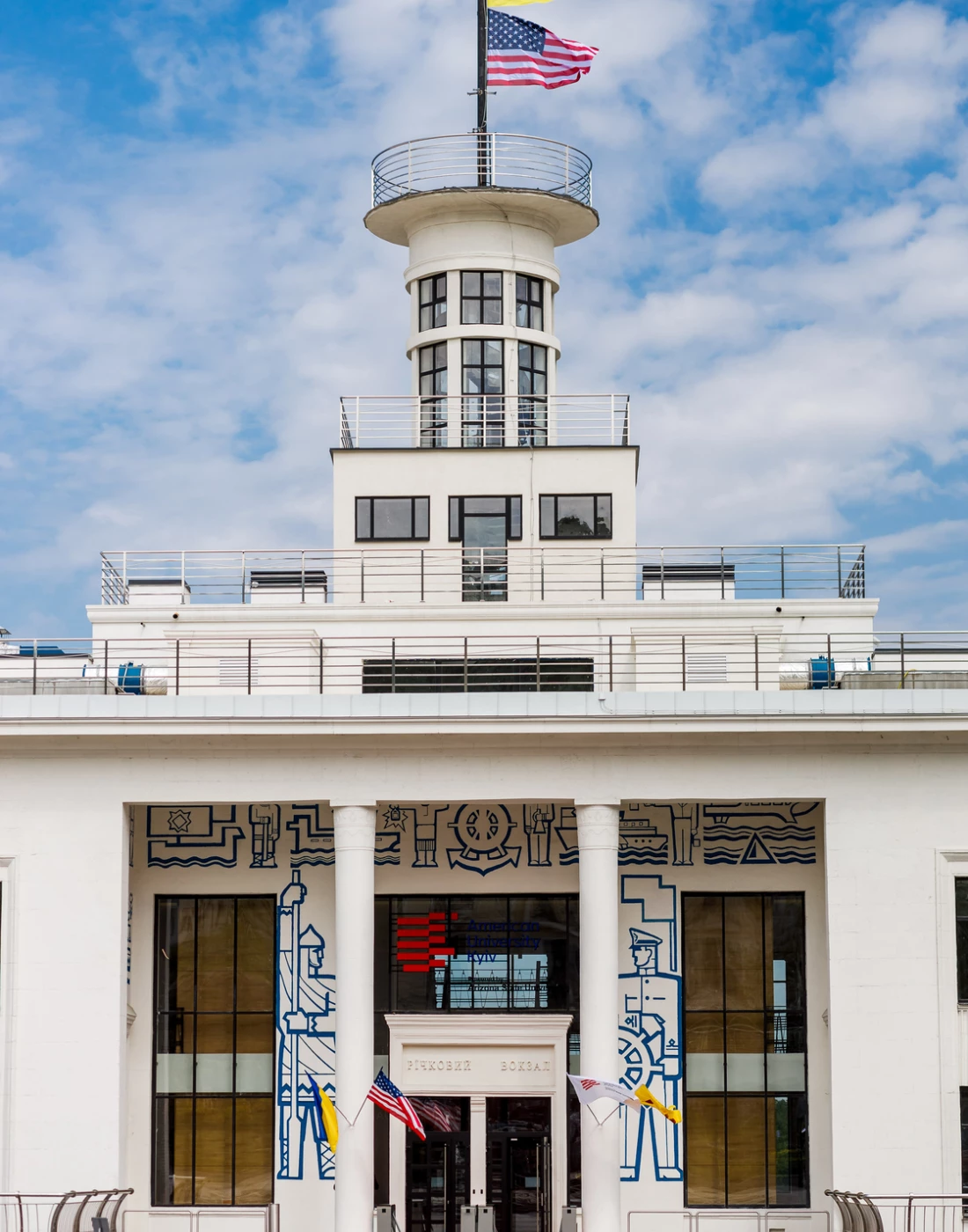 Відреставрована будівля річкового вокзалу пропонує сучасний простір для навчання