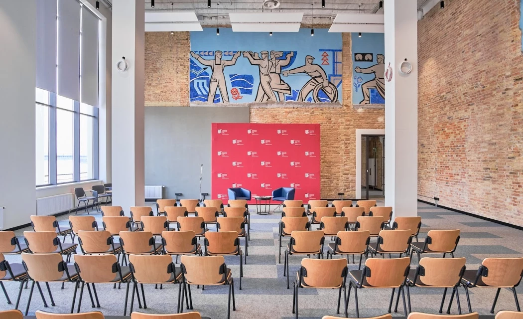 П'ятнадцять навчальних аудиторій