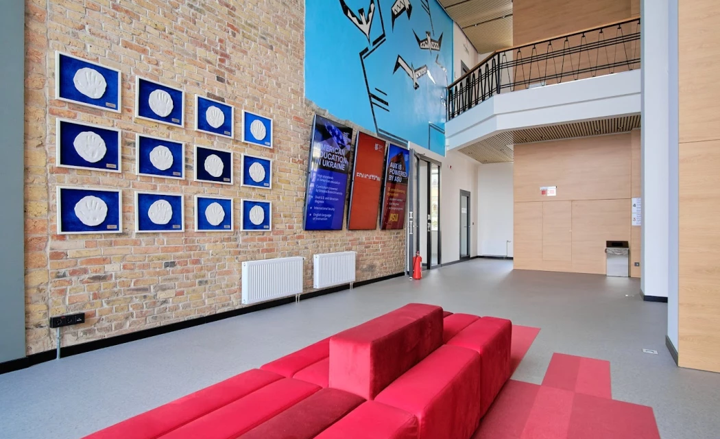 Майданчики для зустрічей та спільної роботи студентів