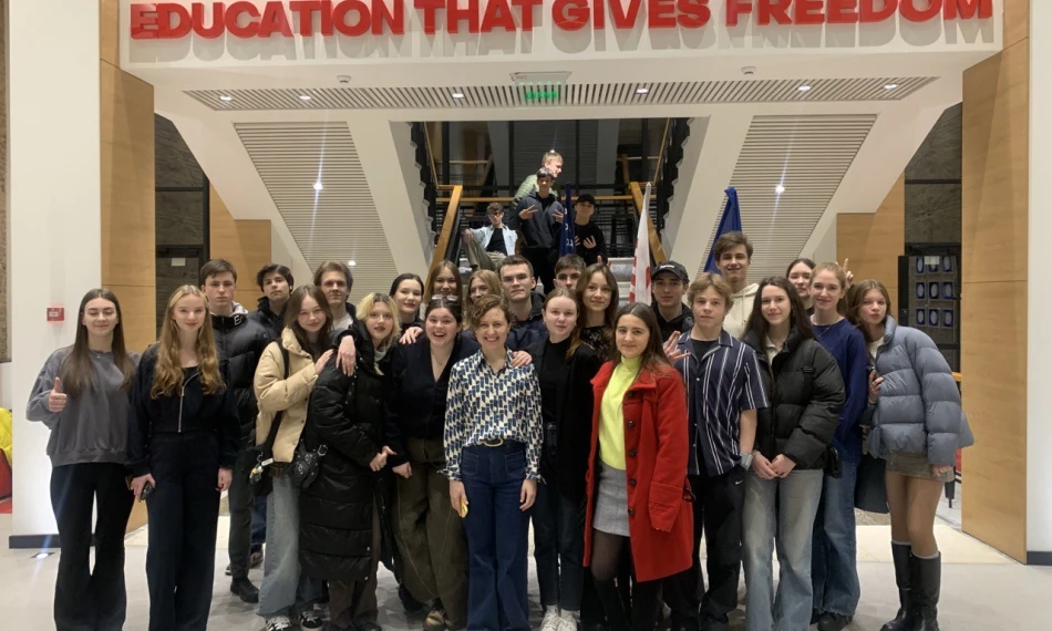 Congratulations to 30 students who successfully graduated from AUK Prep course! 