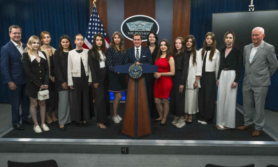 AUK Global Internship Program students toured the Pentagon 