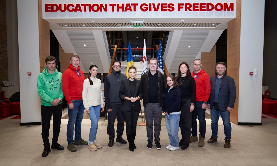 Відбулась зустріч за участі студентів-ветеранів АЮК, президента АЮК Дена Райса, та керівниці служби президента АЮК Людмили Долгоновської - linza.com.ua