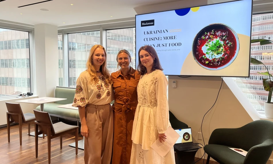 Студентки АЮК Юлія Залозна та Анастасія Бориско провели Ukrainian Happy Hour для відділу Private Wealth компанії Blackstone - linza.com.ua