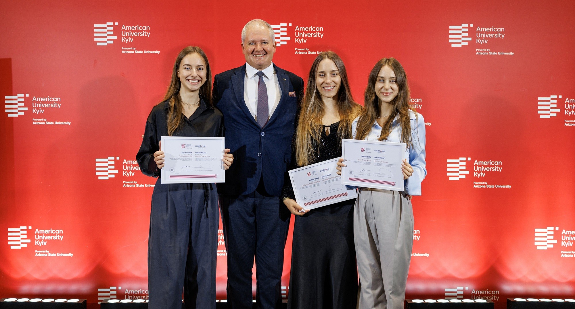 На Year Opening Ceremony 2025 привітали переможців конкурсу Creditwest Bank Ukraine – студентів програми Global Finance - linza.com.ua